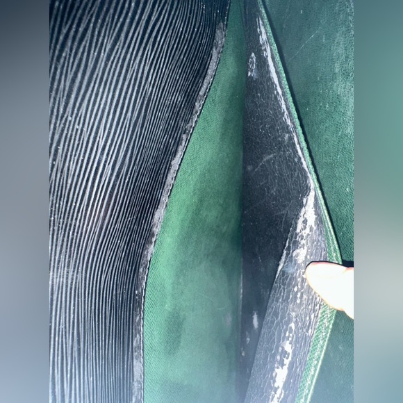 Black Epi LV Briefcase with Handle - Picture 6 of 9